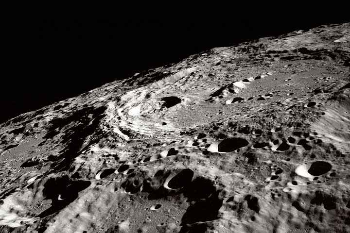 Максимально події на Місяці є в перигеї і апогеї